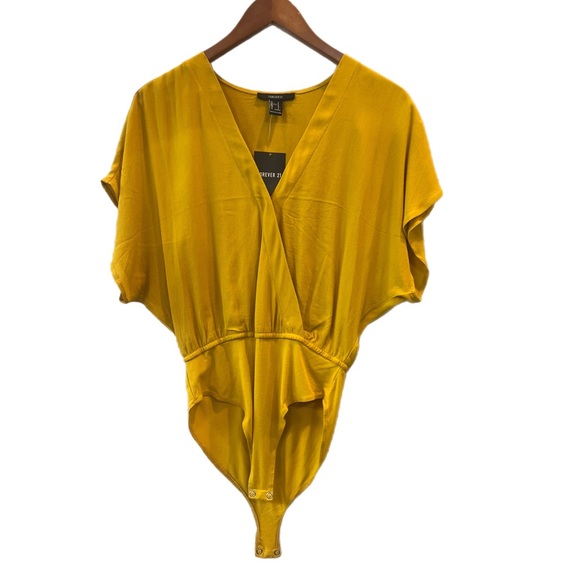 Forever 21 Tops - 🩷 3 for $10 V-neck shirt sleeve v-neck blouse bodysuit size small